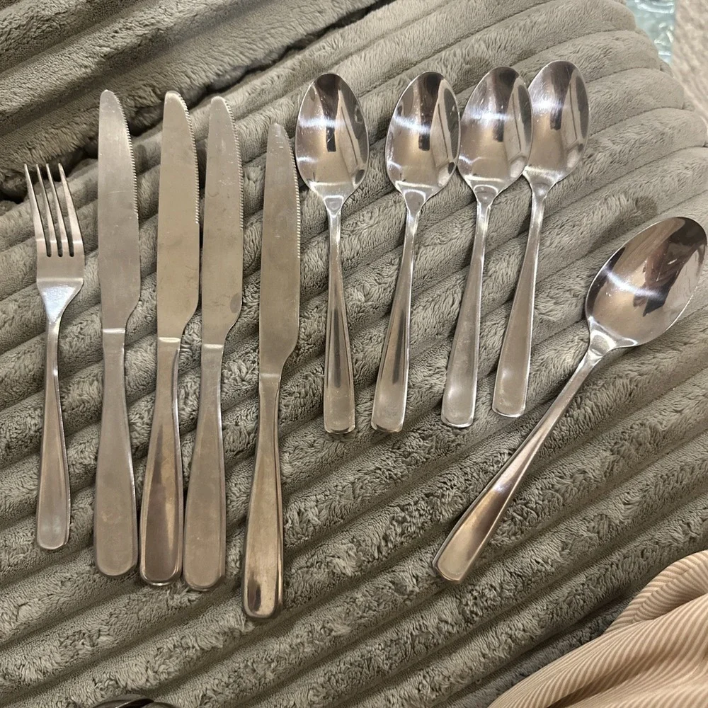 Oneida SS Flatware China Spoons Dinner Fork & Knives‎ Tableware Set Of 9